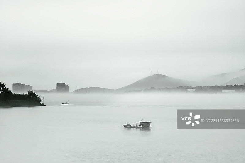 江雨泊舟·烟雨钱塘江图片素材