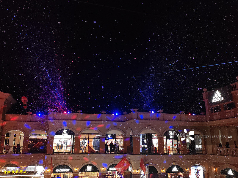 石家庄北国奥特莱斯在圣诞节前夕下雪啦图片素材