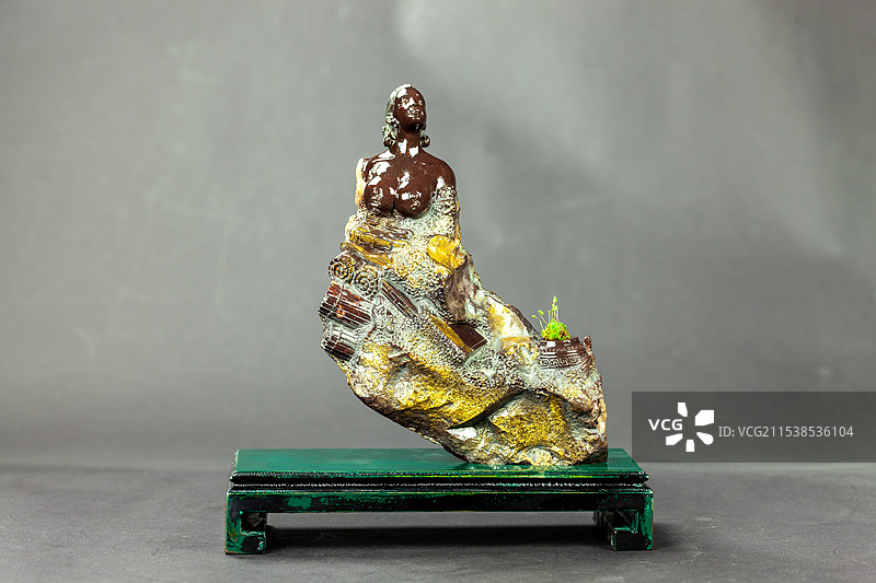 福州寿山石月尾紫石少女摆件图片素材