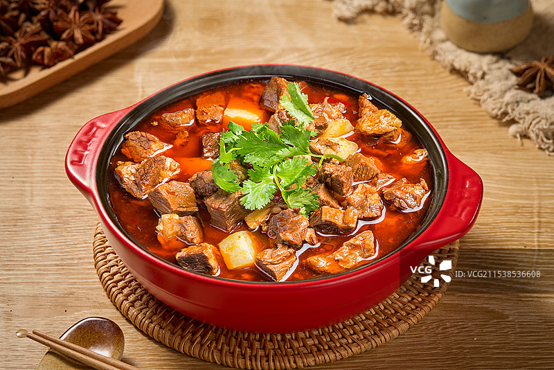砂煲土豆炖牛肉图片素材