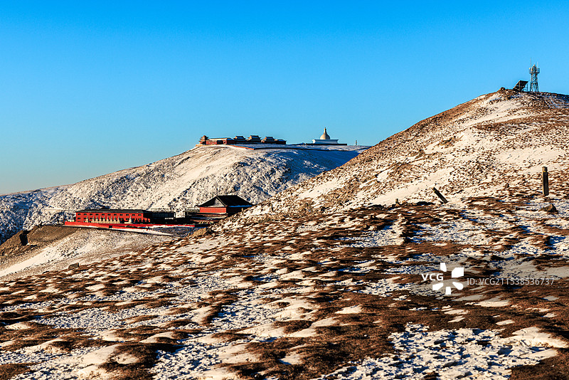 山西忻州五台山万圣澡浴池与中台翠岩峰演教寺雪景图片素材