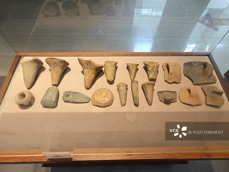 静物，标本。青铜时代。康平县境内遗址采集图片素材