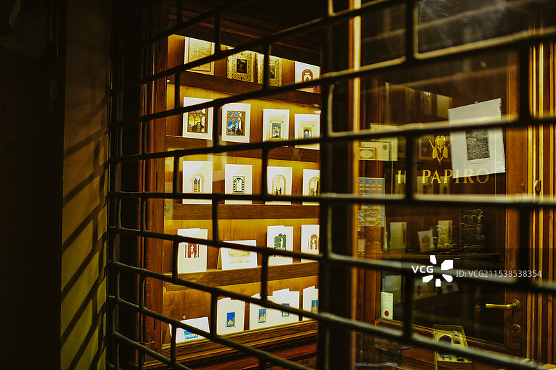 佛罗伦萨摆在货架上等待出售的明信片图片素材