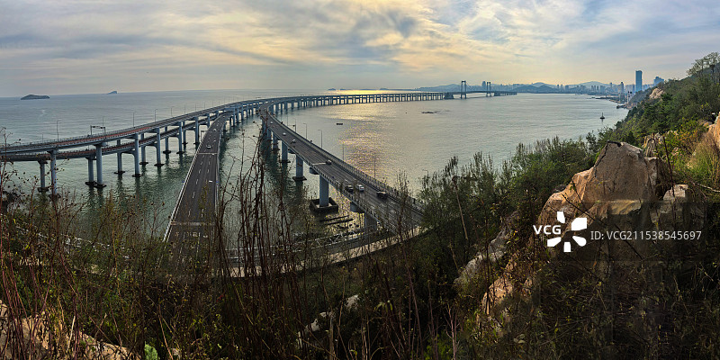 跨海大桥+辽宁省大连市西岗区81路街道星海湾跨海大桥东北图片素材