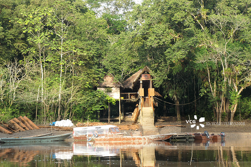 亚马逊雨林木屋图片素材