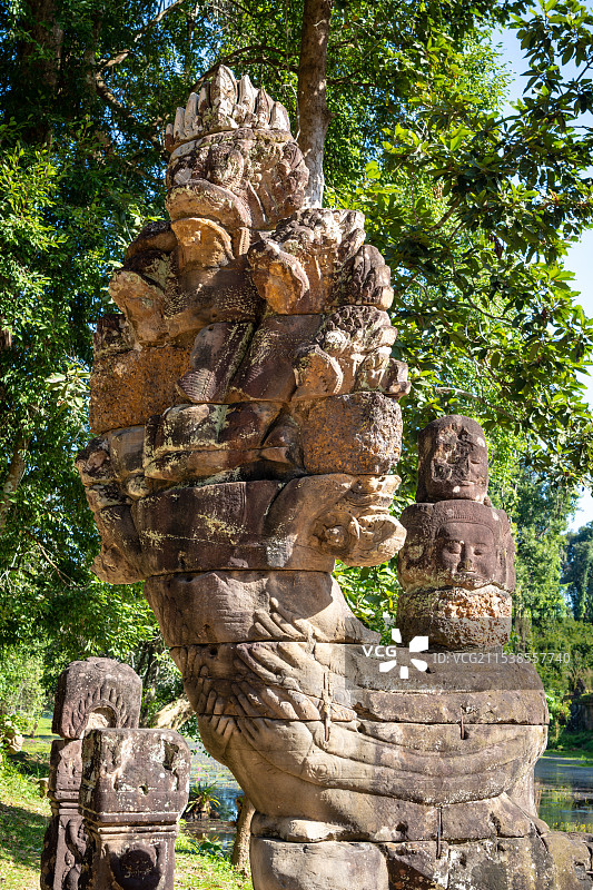 柬埔寨暹粒圣剑寺中的蛇神那伽雕塑图片素材