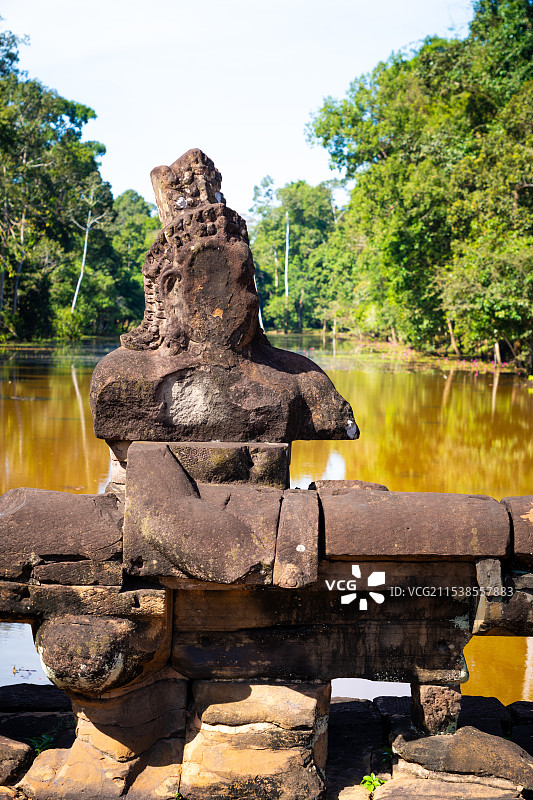 柬埔寨圣剑寺中搅动乳海拔河雕塑图片素材