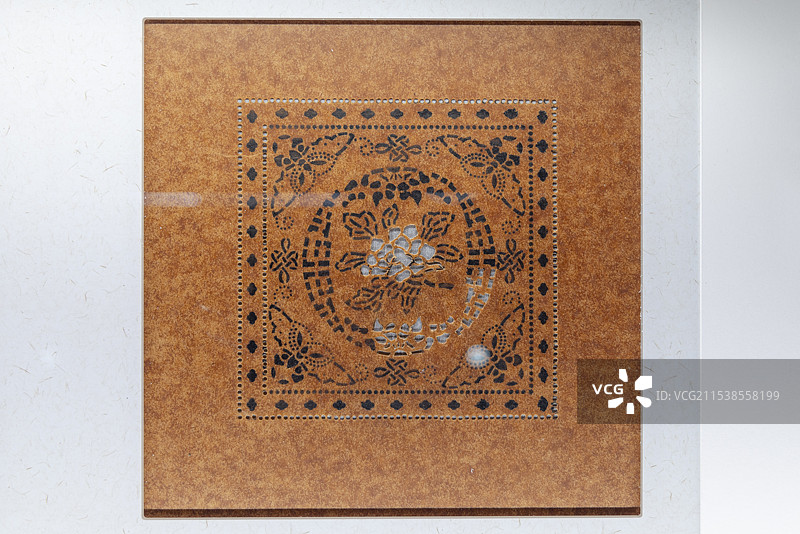 刻制油纸雕版，蓝印花布制作技艺，浙江省非物质文化遗产馆藏图片素材