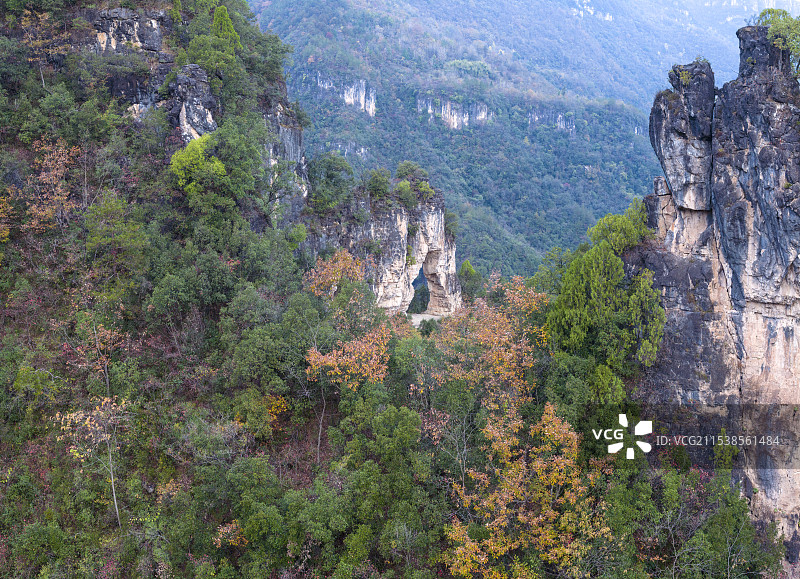 航拍襄阳九路寨风景区象鼻山象鼻峰景点森林大山峰自然风光图片素材