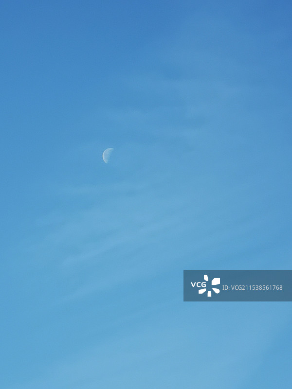 上午的月亮图片素材