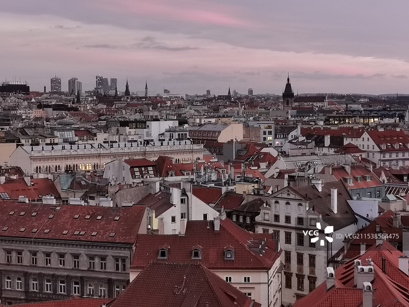 高空航拍视角俯瞰捷克首都布拉格图片素材