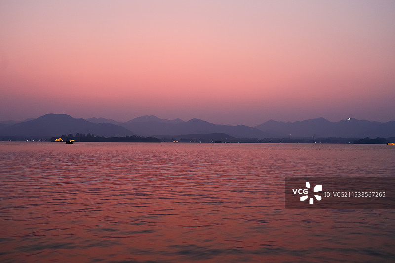 杭州西湖夕阳下的湖光山色图片素材