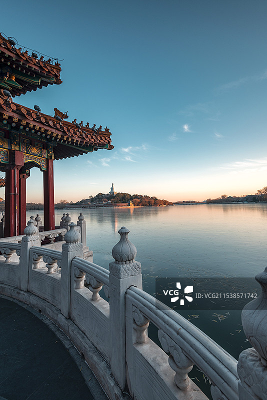 北京北海公园太液池傍晚景色图片素材