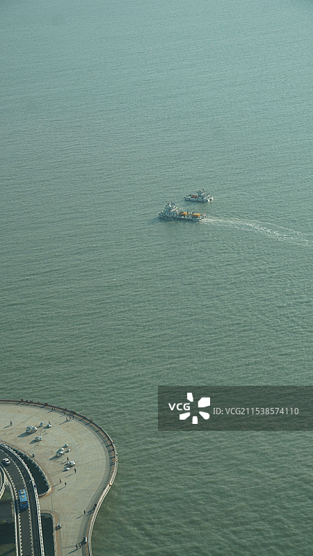 厦门演武大桥海边货运船图片素材