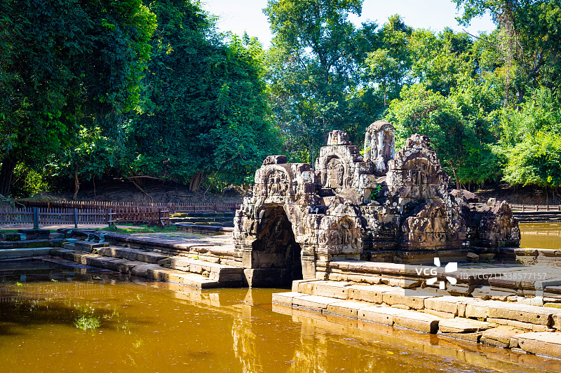 柬埔寨暹粒龙蟠水池自然风光图片素材