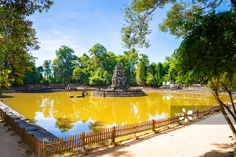 柬埔寨暹粒龙蟠水池自然风光图片素材