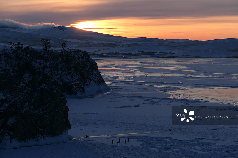 俄罗斯冬天贝加尔湖边日落图片素材