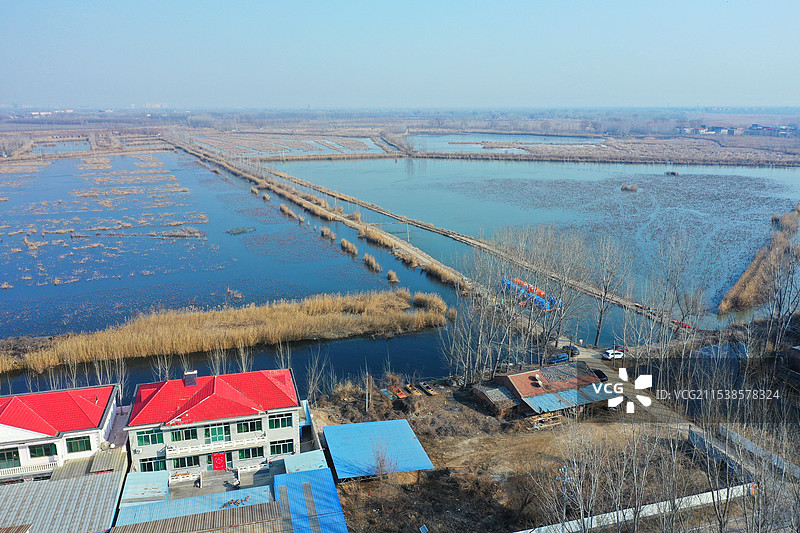 珍禽水鸟雁鹭舞，长廊凉亭云水间炊烟袅   人赛仙，一览无余美画卷季庄子图片素材