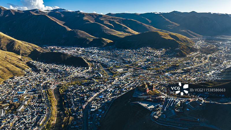 航拍玉树全景图片素材