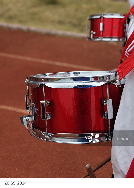 打鼓的人图片素材