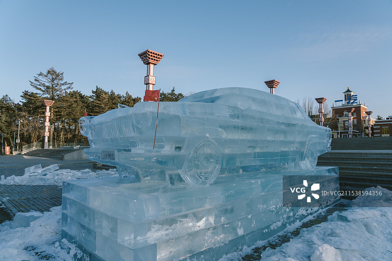 24年底，长春一汽一号门前正在准备冰雕图片素材