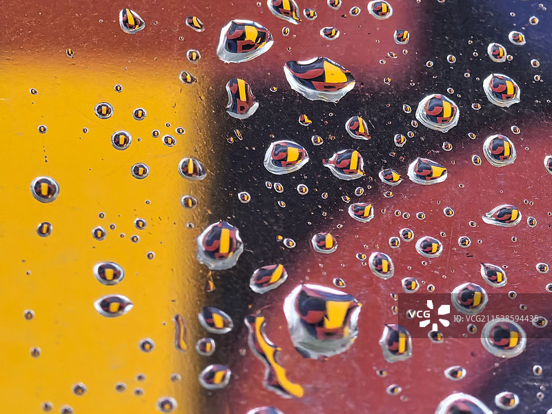 伞里的世界图片素材