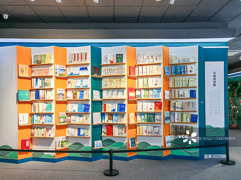 书架 书籍展览 潍坊市博物馆图片素材