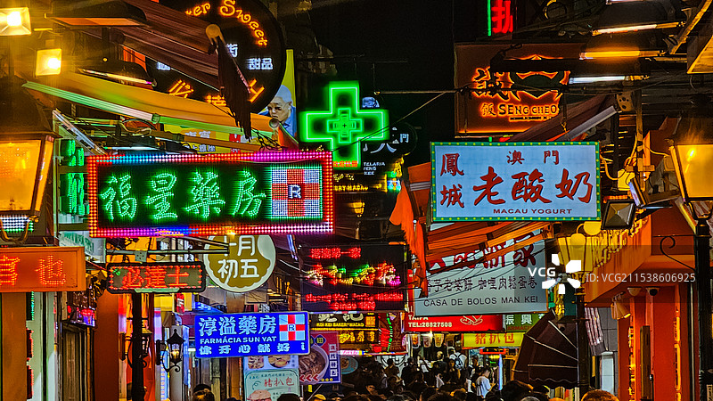 澳门街道灯火璀璨图片素材