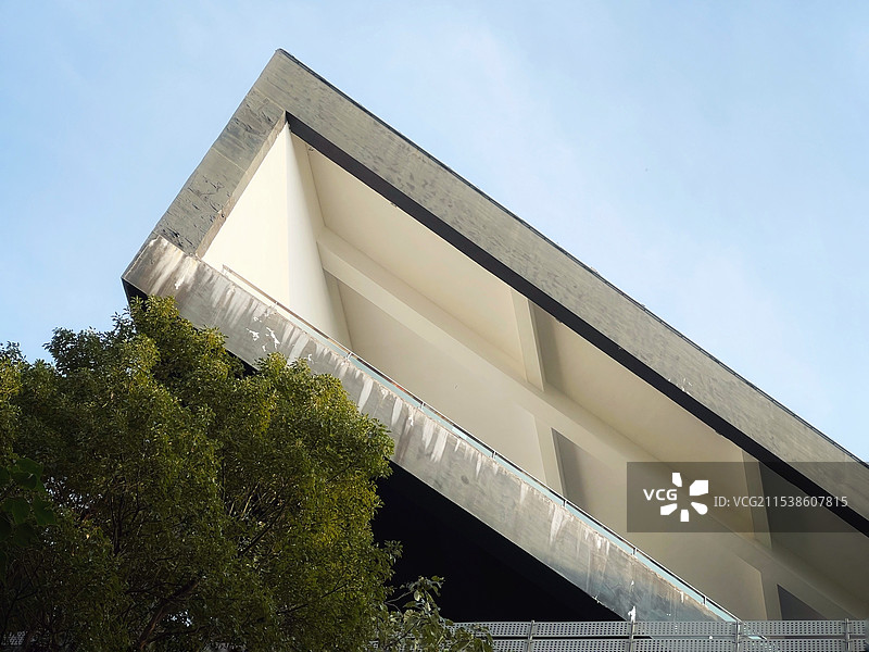 蓝天下福州福道休息亭仰视图片素材