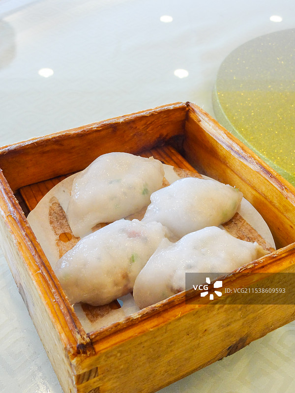 广东草茶点心粉果高视角特写图片素材