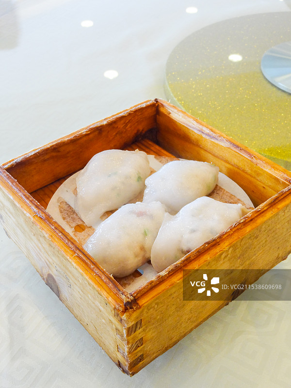 广东草茶点心粉果高视角特写图片素材