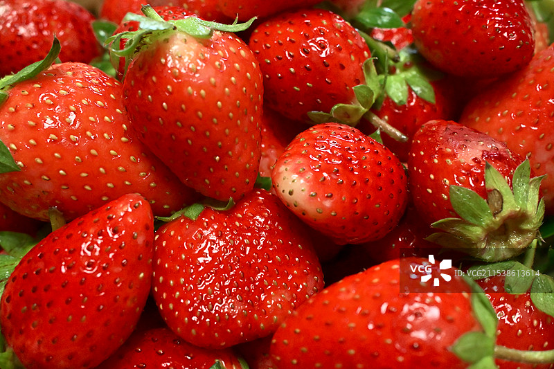 市面上出售的草莓全画幅图片素材