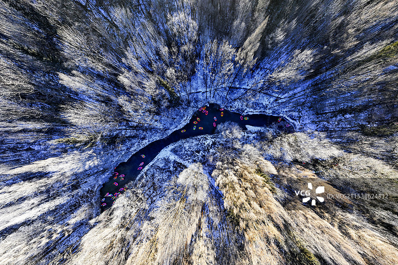 冬季日出时分，大泉河雾凇美景，航拍网红冬季雾凇漂流。图片素材