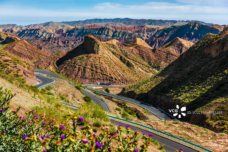 S·101省道穿越呼图壁县南部山区图片素材