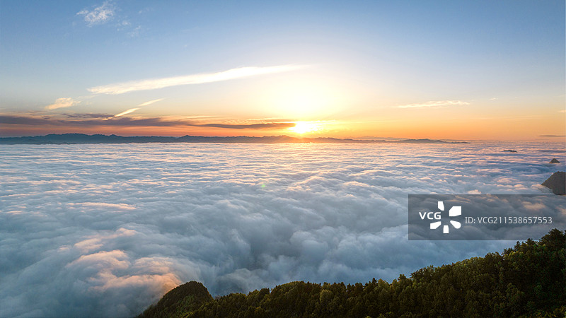 日出时的云景图片素材