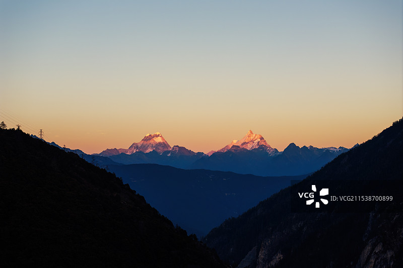 稻城亚丁三神山特殊视角图片素材