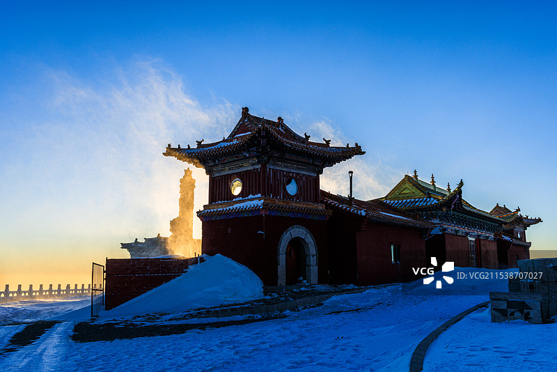 山西忻州五台山中台翠岩峰演教寺暮色雪景图片素材