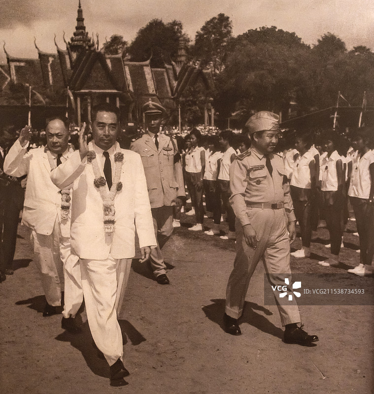 1960年5 月 周恩来访问柬埔寨时受到哈努克亲王和柬埔寨首都金边市民的热烈欢迎 绍兴周恩来祖居图片素材