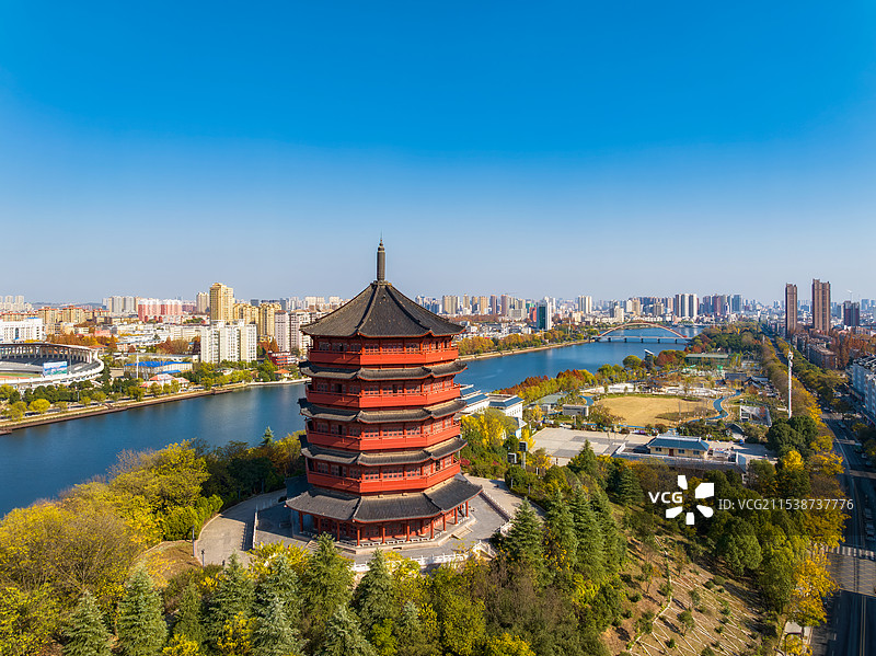 河南，信阳市，地标建筑，茗阳阁，茶韵路，中原第一大阁楼，信阳文化与形象象征，都市天际线，秋季，航拍图片素材