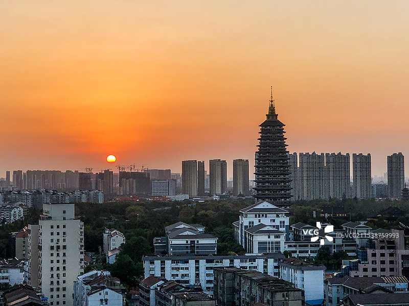 常州第一人民医院才能看到的天宁寺绝美日出图片素材