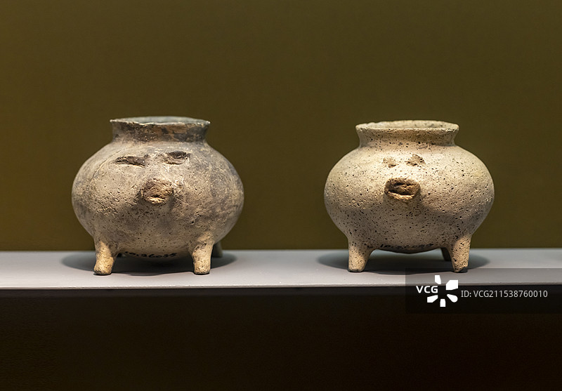 猪形陶罐 新石器时代 高邮龙虬庄遗址出土 南京博物院图片素材