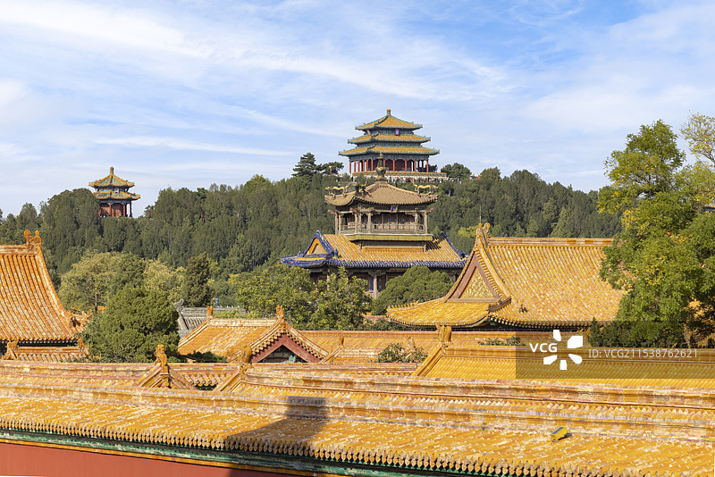 北京中轴线故宫雨花阁和景山公园万春亭图片素材