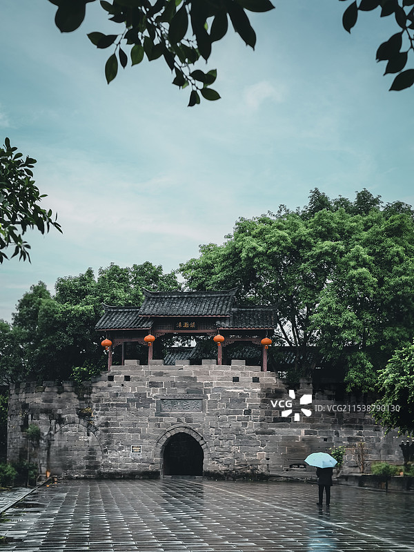 在重庆合川涞滩古镇的千年瓮城外，聆听时间的声音图片素材