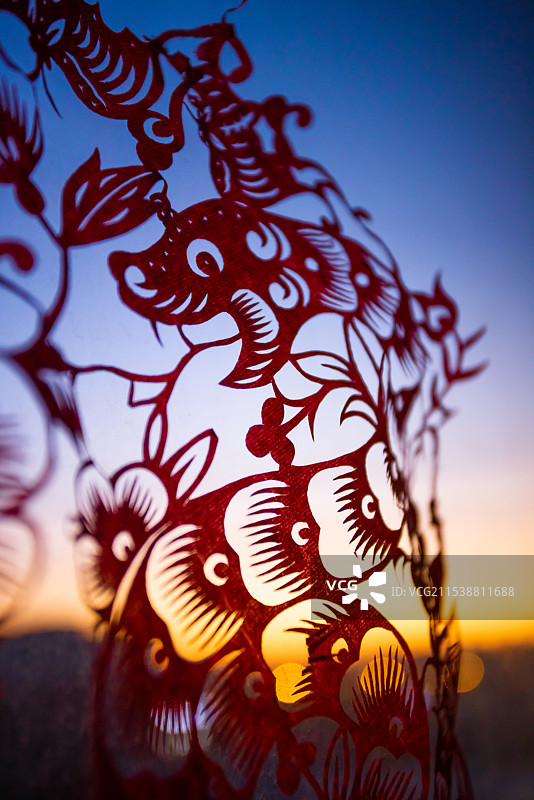 蛇年窗花局部特写图片素材