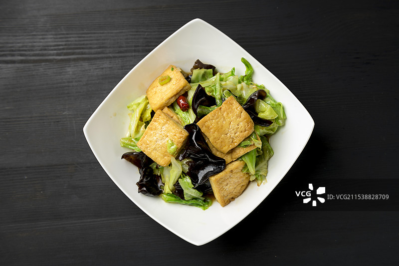 白菜木耳爆豆腐图片素材