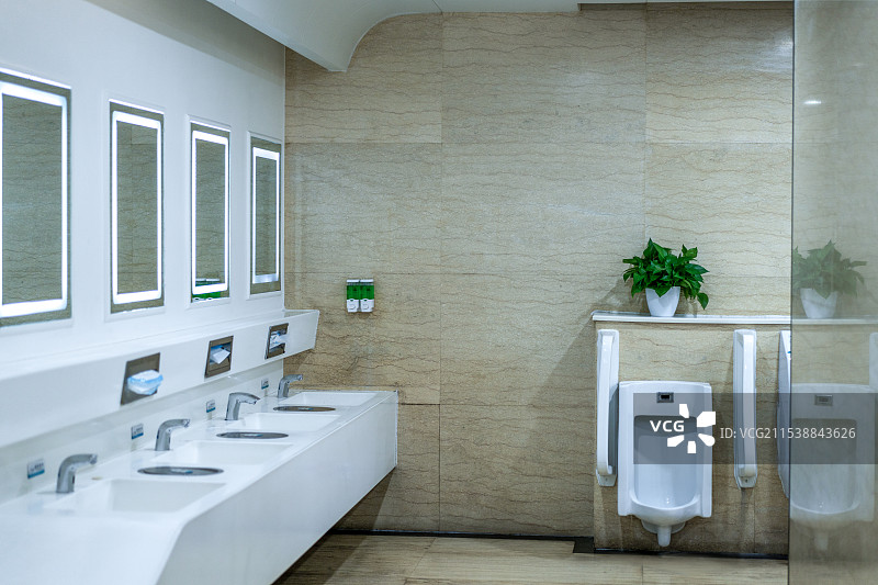 以简洁线条和自然元素为特色的现代男卫生间设计图片素材