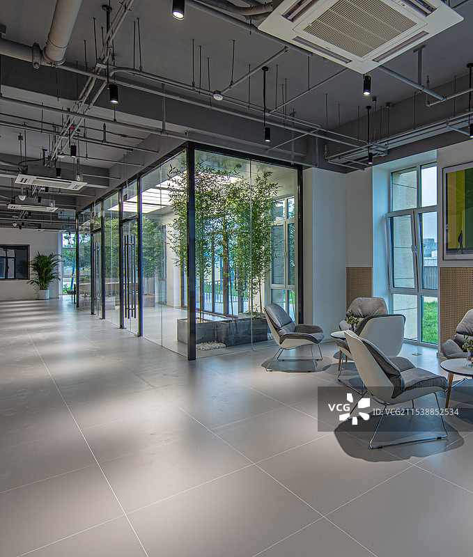园区公司入门大堂休息区图片素材