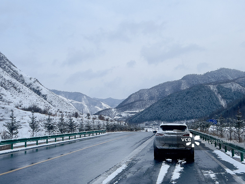 甘南临潭县雪后大山中图片素材