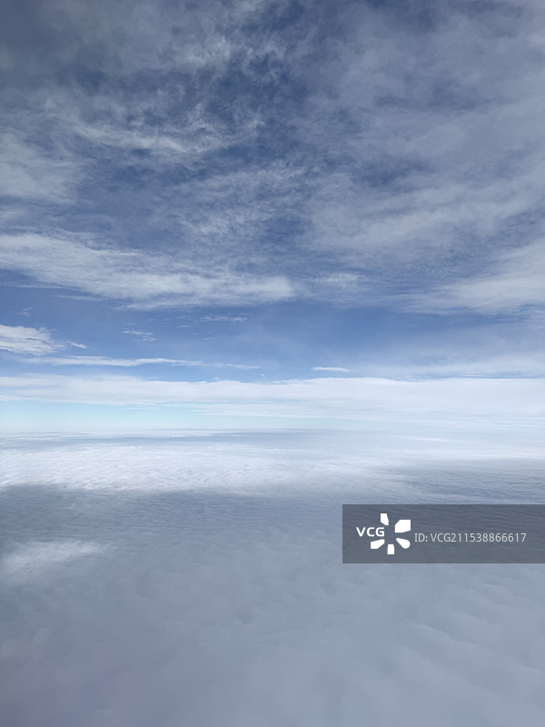 天空中云的低角度视图图片素材