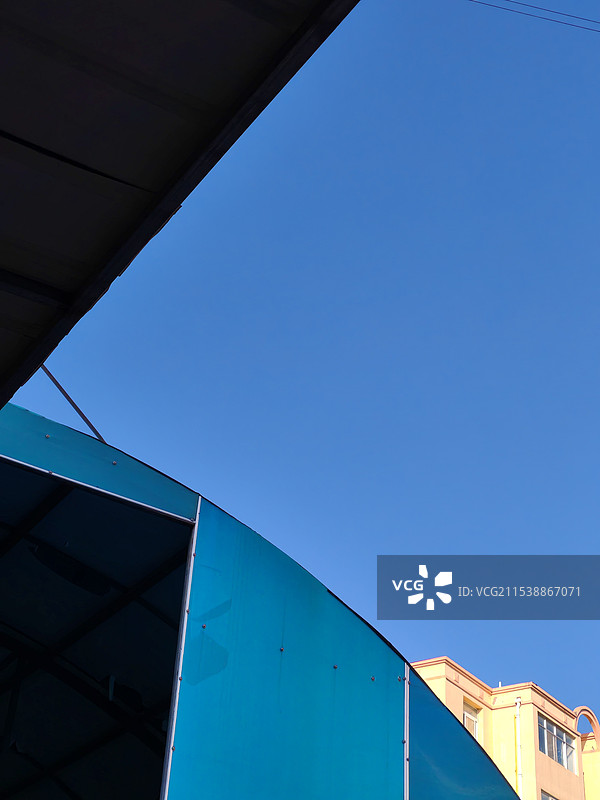 蓝天下图片素材